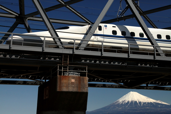 新幹線と富士山_b0232463_4423372.jpg