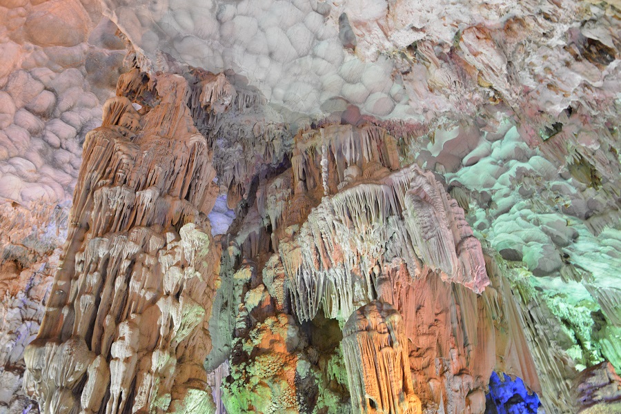 8. ハロン湾クルーズとティエンクン鍾乳洞　 Dong Thien Cung Limestone Cave, Ha Long Bay_f0268294_16252205.jpg