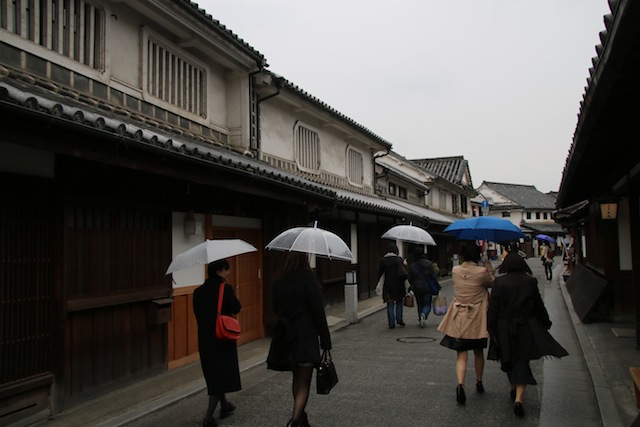 岡山の春を歩く（2）雨のそぼ降る倉敷_c0306400_2334312.jpg