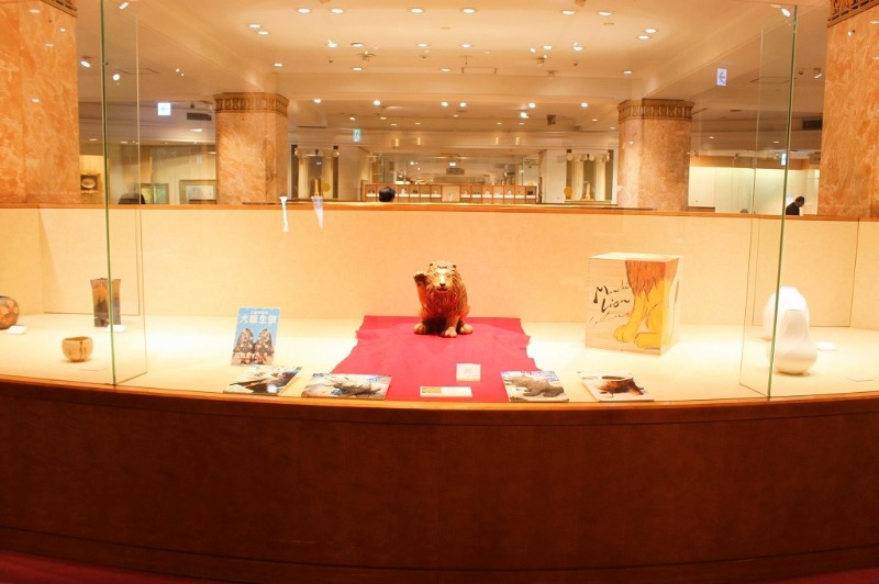 日本橋三越のライオン展開催中の様子_b0135432_2222068.jpg
