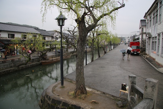 岡山の春を歩く（2）雨のそぼ降る倉敷_c0306400_0547.jpg