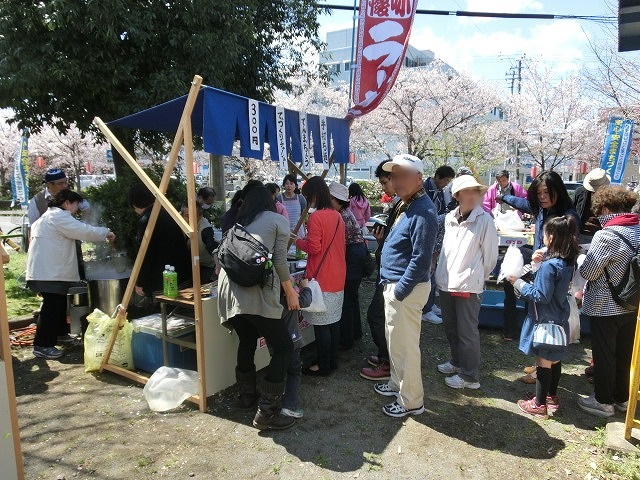 伝馬町の「手打ちラーメン」は本格派! 吉原さくら祭り_f0141310_6423468.jpg