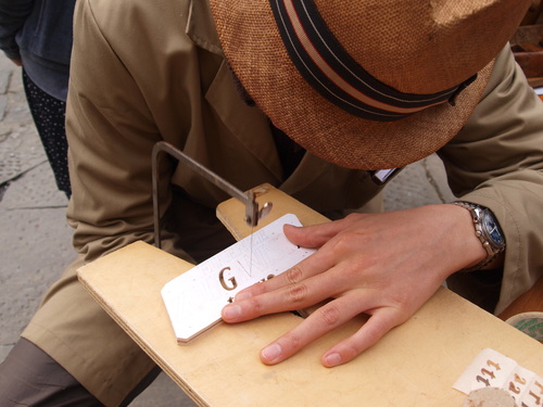 フィレンツェで活躍中の日本人家具修復職人!!_c0179785_5502847.jpg