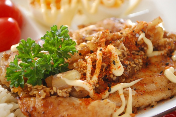 柔らか鶏胸肉のバターソテー~オニオン胡麻ポン酢ソース~_d0104926_2495441.jpg