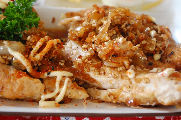 柔らか鶏胸肉のバターソテー~オニオン胡麻ポン酢ソース~_d0104926_2525129.jpg