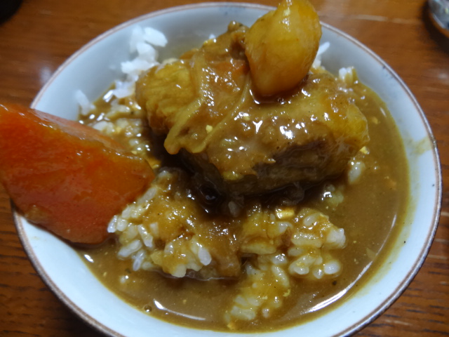 牛ステーキカレー、西京味噌漬け、五目寿司、豚骨ラーメンに餃子、鶏モモ肉の蜂蜜醤油漬け焼きです。_c0225997_1448563.jpg