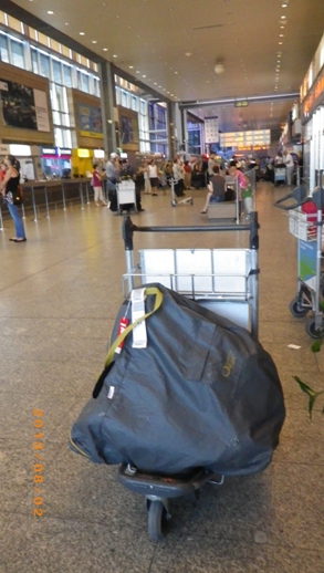 バリツェ空港到着_e0290580_0265250.jpg