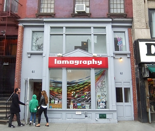 NYのユニークなアナログ・カメラ専門店、ロモグラフィー・ギャラリー・ストア（Lomography Gallery Store）_b0007805_1541284.jpg