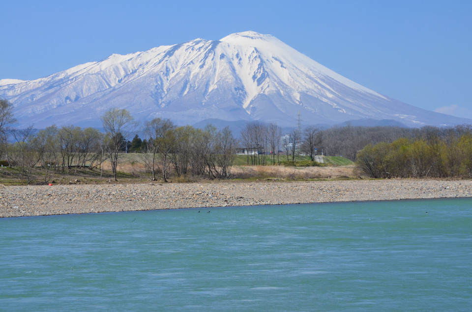 春到来・岩手山・・_d0283357_18431521.jpg