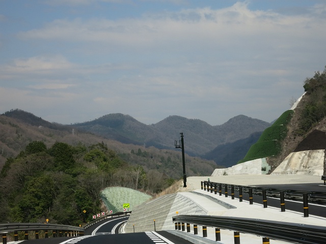 開通した、国道2号線東広島バイパス・中野ＩＣ～瀬野西ＩＣを走る　その3_b0095061_1335640.jpg