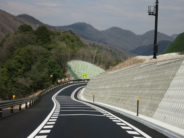 開通した、国道2号線東広島バイパス・中野ＩＣ～瀬野西ＩＣを走る　その3_b0095061_134396.jpg