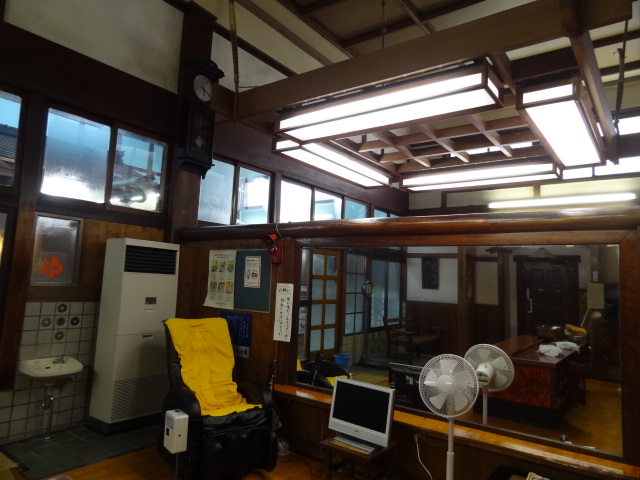昔銭湯はゼイタクだった 瀬田で見つけた素敵な銭湯「藤の湯」_e0016828_11145033.jpg
