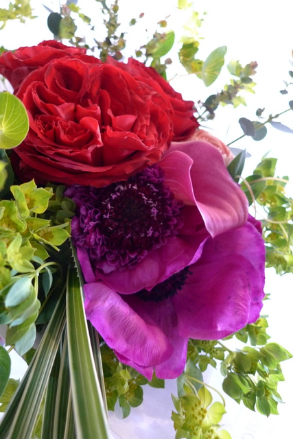 お世話になった女性への花束 赤 紫系で 札幌 花屋 Mell Flowers お世話になった女性への花束 赤 紫系で 札幌 花屋 Mell Flowers