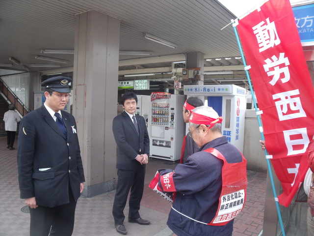 四条畷駅ストライキ写真速報_d0155415_1746399.jpg