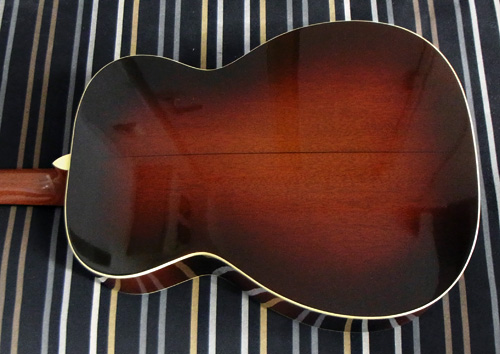 「Omega 2001年製 OM01-Custom Sunburst」が入荷!_e0053731_17374126.jpg