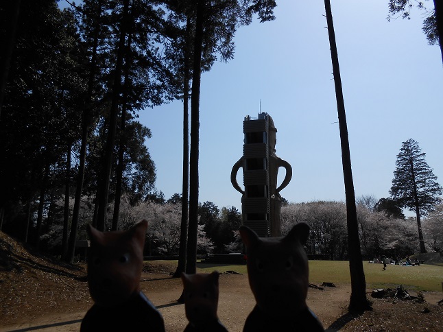 くれふしの里　古墳公園（これが巨大はに丸だっ！）　＆　かたくりの里（花満開です）_b0219835_17512360.jpg