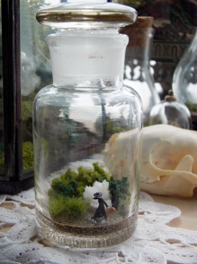 鉱物ジオラマ瓶(試薬瓶)「旅の宣教師」・(フラスコ型)「ミセスジョンソン」_f0280238_17315193.jpg