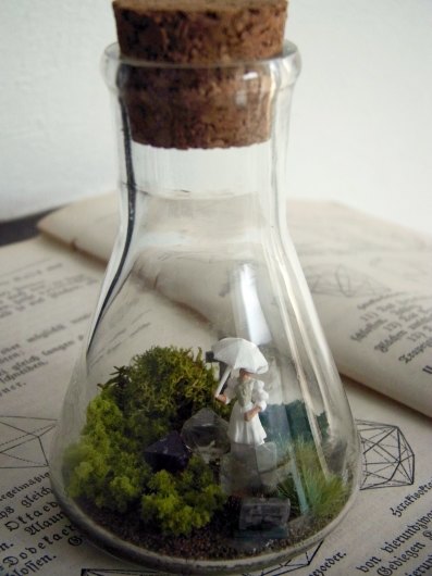 鉱物ジオラマ瓶(試薬瓶)「旅の宣教師」・(フラスコ型)「ミセスジョンソン」_f0280238_17322113.jpg