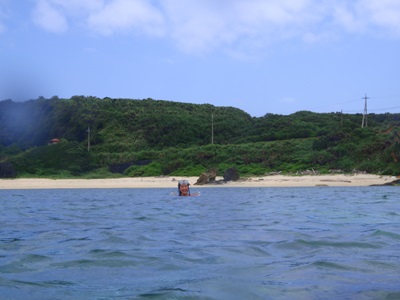 4月 14日 久々にナーマ浜でシュノーケルです。_b0158746_174394.jpg