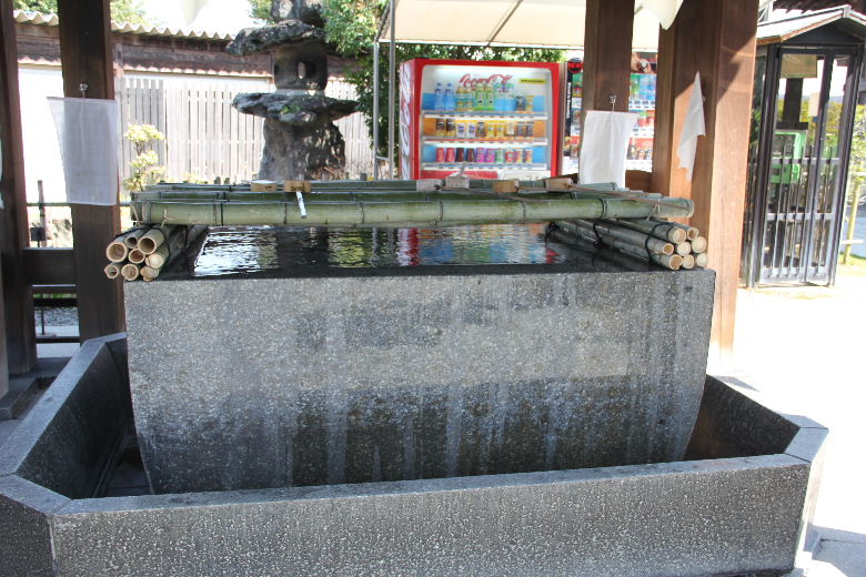 【多賀神社】　伊邪那岐大神・伊邪那美大神の二神を祀る_c0011649_8203852.jpg