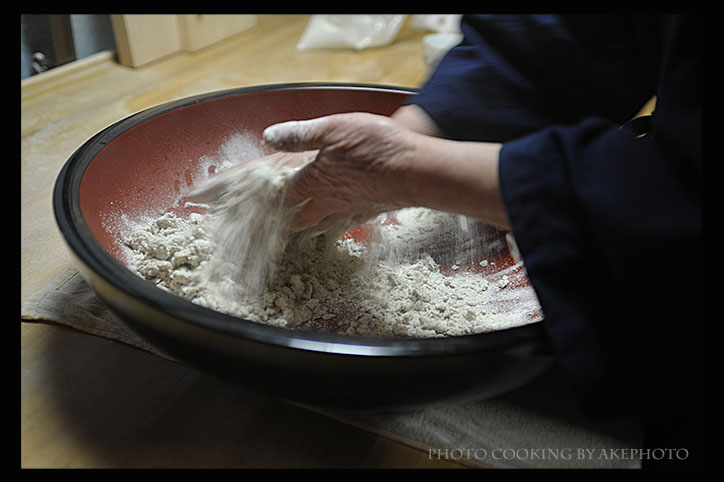 こだわりの蕎麦を打つ陶芸作家　_e0127416_14153923.jpg