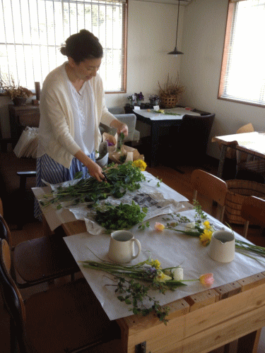平井かずみサンWS 陶芸家の器に 春の花の しつらえを 学ぶ会 其の二 ③ 終了致しました_a0251920_2282483.gif