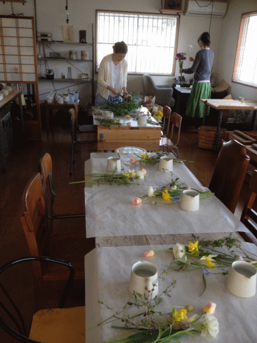 平井かずみサンWS 陶芸家の器に 春の花の しつらえを 学ぶ会 其の二 ③ 終了致しました_a0251920_2292621.gif