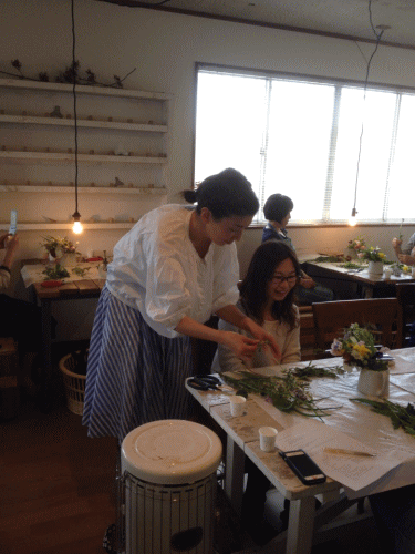 平井かずみサンWS 陶芸家の器に 春の花の しつらえを 学ぶ会 其の二 ③ 終了致しました_a0251920_2312447.gif