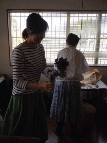 平井かずみサンWS 陶芸家の器に 春の花の しつらえを 学ぶ会 其の二 ③ 終了致しました_a0251920_24293.gif