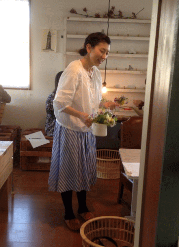 平井かずみサンWS 陶芸家の器に 春の花の しつらえを 学ぶ会 其の二 ③ 終了致しました_a0251920_246571.gif