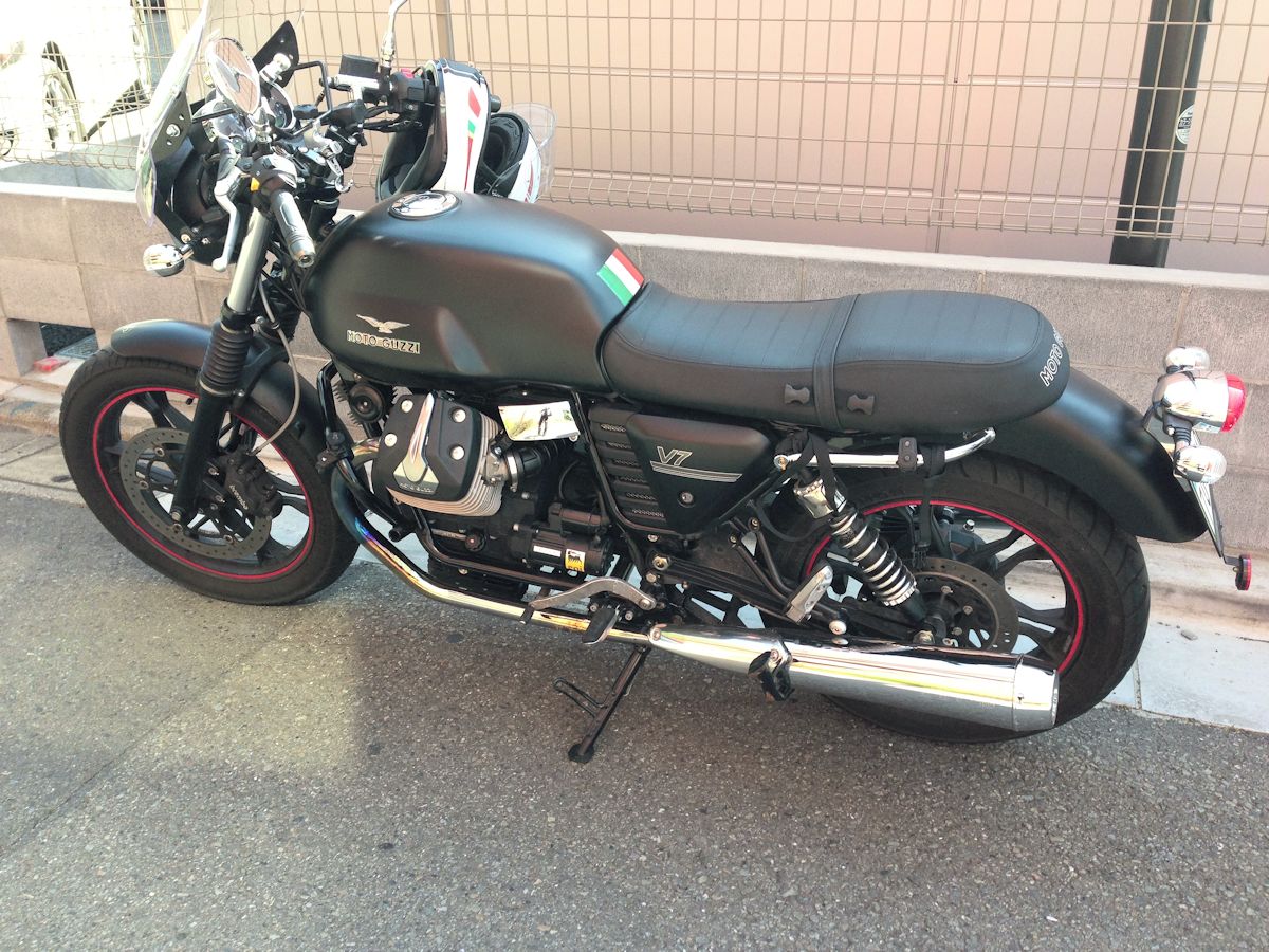 V7とHonda GL400との比較_b0291580_23262240.jpg