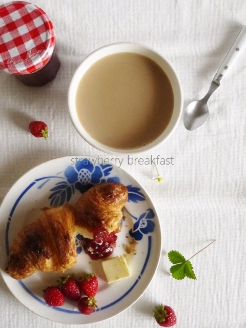 my strawberry mornings_a0147281_11210006.jpg