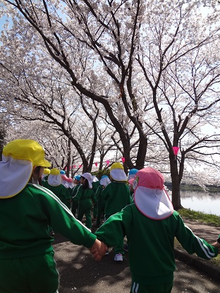 お散歩へ_c0212598_16461778.jpg