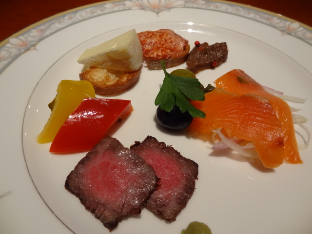 「コレド室町」を見てステーキを食いワインを飲み老化の弊を痛感_e0016828_11382051.jpg