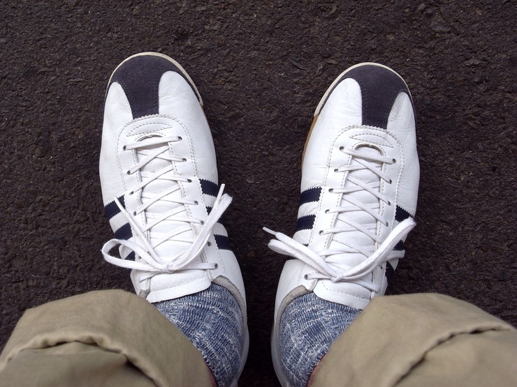 赤一色 アディダス イタリア 今日も晴れて幸せ