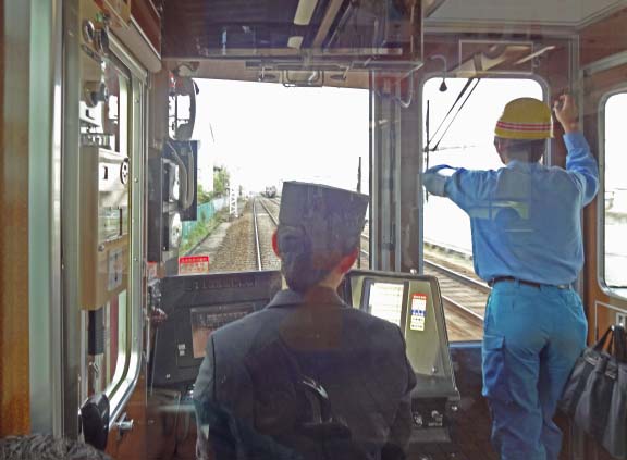 阪急電車特急の女性運転手 4月16日 哲のphoto Box 阪急電車特急の女性運転手 4月16日 哲のphoto Box