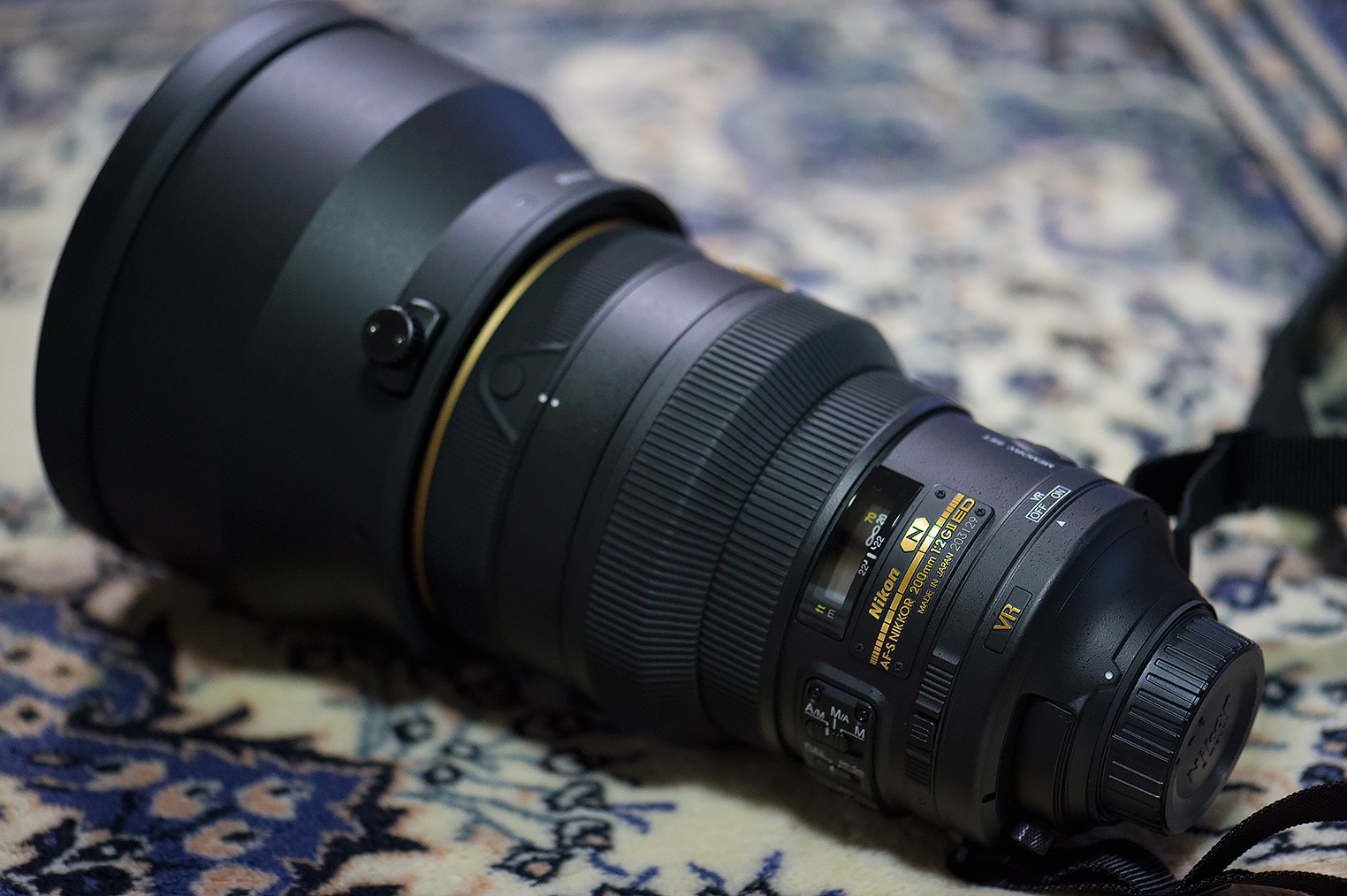 AF-S NIKKOR 200mm f/2G ED VR II : チーフのEOSデジタルと