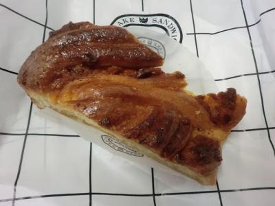 神戸屋キッチンのアーモンドペストリー_a0240026_18582556.jpg