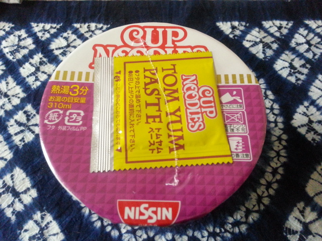 日清 CUPNOODLES トムヤムクンヌードル_b0042308_842261.jpg
