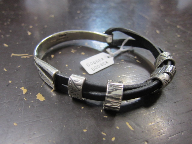 Michael Roanhorse  etc..　TOP ARTIST モノ　SILVER BANGLE！★！_d0152280_142915100.jpg