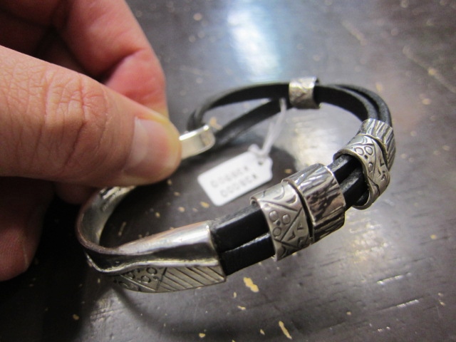 Michael Roanhorse  etc..　TOP ARTIST モノ　SILVER BANGLE！★！_d0152280_14293695.jpg