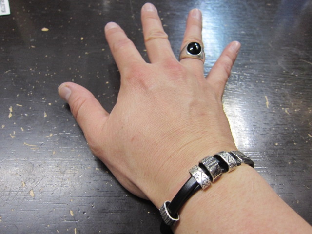 Michael Roanhorse etc.. TOP ARTIST モノ SILVER BANGLE!★!_d0152280_14295088.jpg