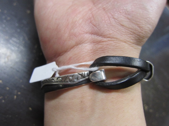 Michael Roanhorse  etc..　TOP ARTIST モノ　SILVER BANGLE！★！_d0152280_14295637.jpg