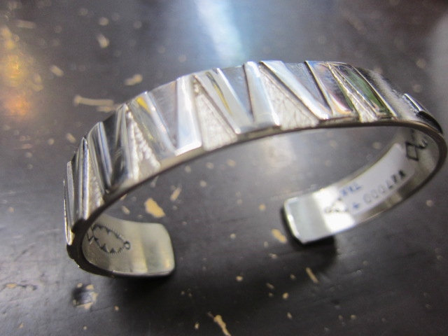 Michael Roanhorse  etc..　TOP ARTIST モノ　SILVER BANGLE！★！_d0152280_14305962.jpg