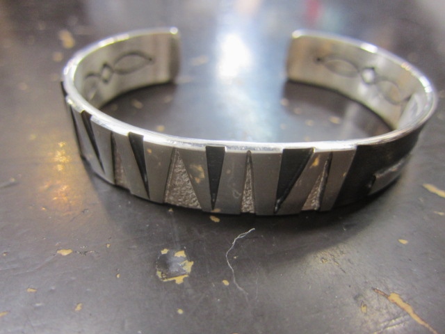 Michael Roanhorse etc.. TOP ARTIST モノ SILVER BANGLE!★!_d0152280_14314038.jpg