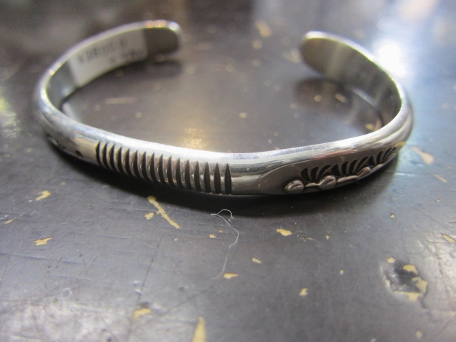 Michael Roanhorse  etc..　TOP ARTIST モノ　SILVER BANGLE！★！_d0152280_14384428.jpg