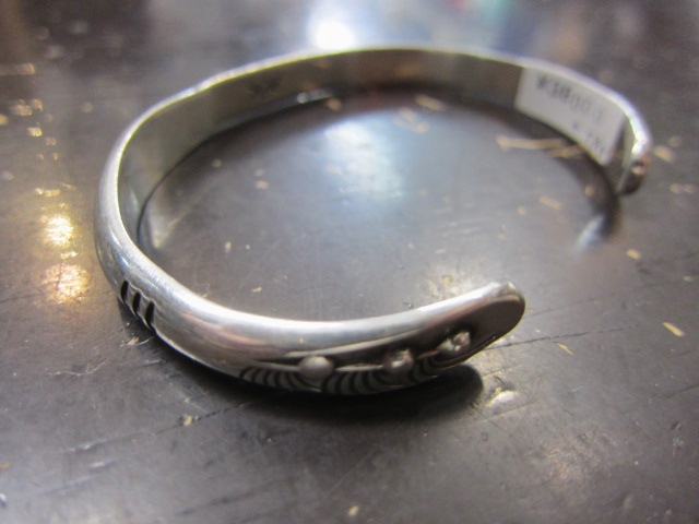 Michael Roanhorse  etc..　TOP ARTIST モノ　SILVER BANGLE！★！_d0152280_14385414.jpg