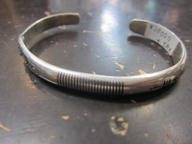 Michael Roanhorse  etc..　TOP ARTIST モノ　SILVER BANGLE！★！_d0152280_14393229.jpg