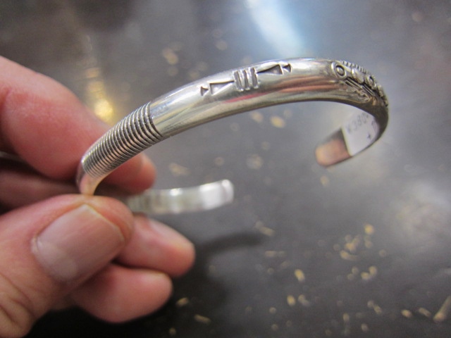 Michael Roanhorse  etc..　TOP ARTIST モノ　SILVER BANGLE！★！_d0152280_14394065.jpg