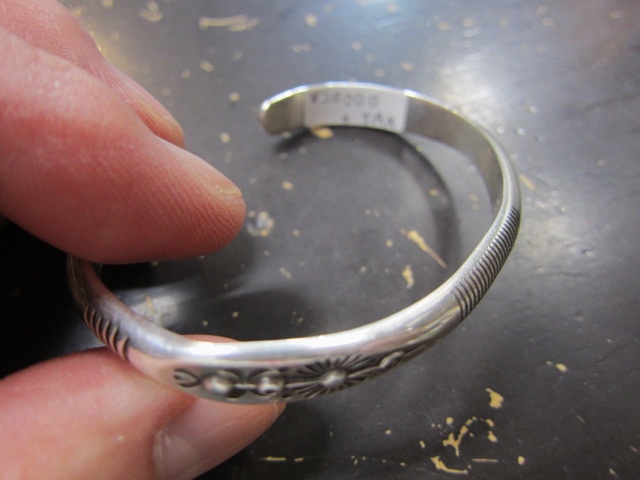 Michael Roanhorse etc.. TOP ARTIST モノ SILVER BANGLE!★!_d0152280_1439487.jpg
